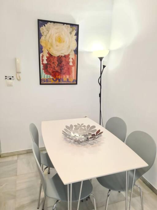 C Palacio Parking Segun Disponibilidad Sevilla Kültér fotó