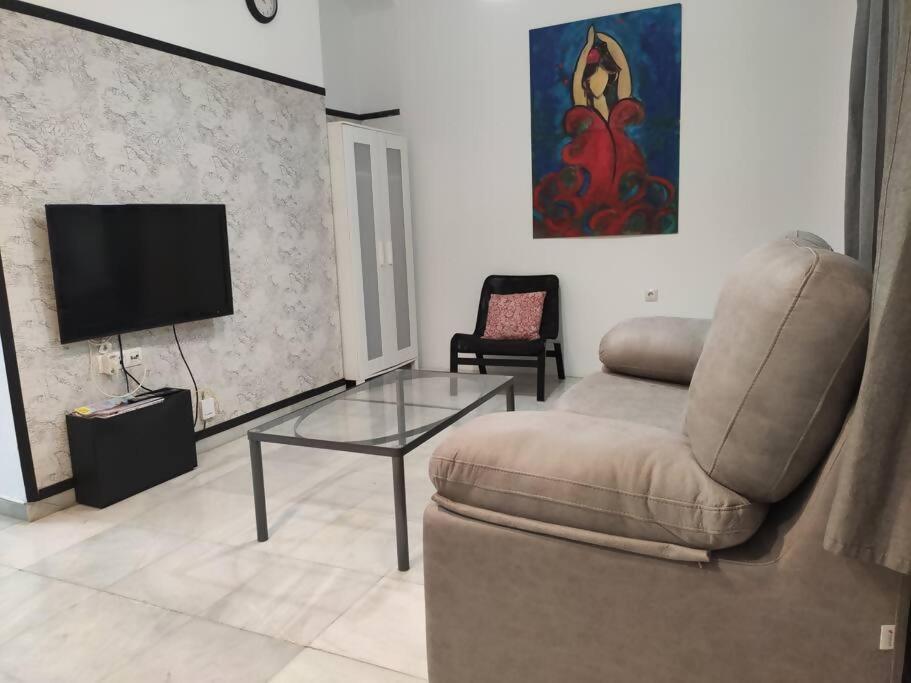 C Palacio Parking Segun Disponibilidad Sevilla Kültér fotó