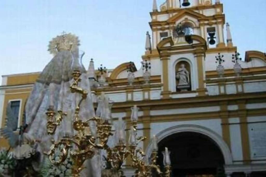 C Palacio Parking Segun Disponibilidad Sevilla Kültér fotó