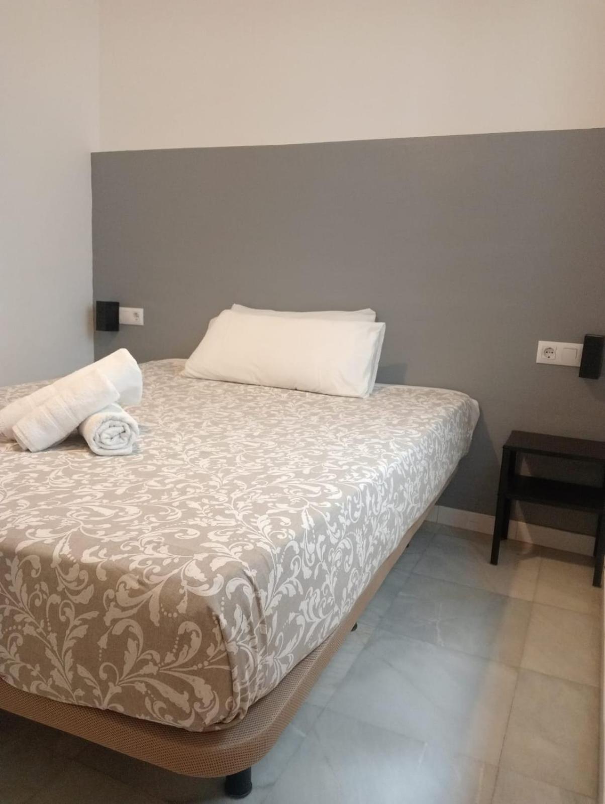 C Palacio Parking Segun Disponibilidad Sevilla Kültér fotó